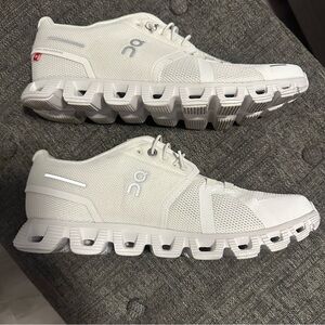 On Women’s Cloud 6 - SZ 8.5